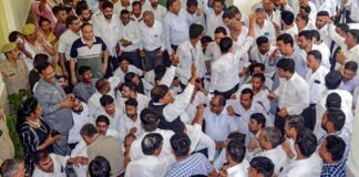 hapur lawyers protest