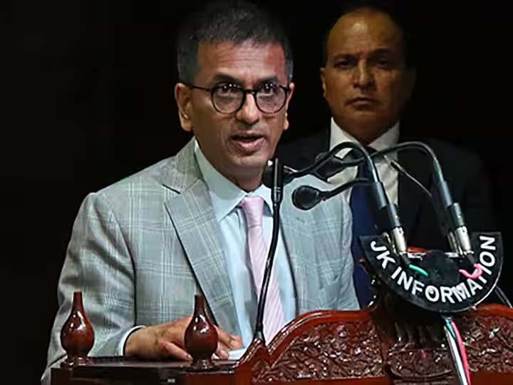नागरिकों को अदालतों का दरवाजा खटखटाने से नहीं डरना चाहिए, संविधान दिवस पर बोले CJI चंद्रचूड़
