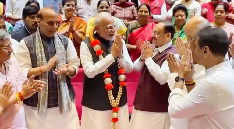 ऑपरेशन सिंदूर’ और ‘ऑपरेशन महादेव’ की सफलता के लिए एनडीए सांसदों ने प्रधानमंत्री मोदी को किया सम्मानित