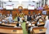 दिल्ली विधानसभा से आप के छह विधायक मार्शल की मदद से बाहर किए गए